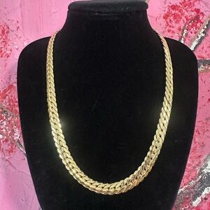 Elegant Gold Chain Necklace